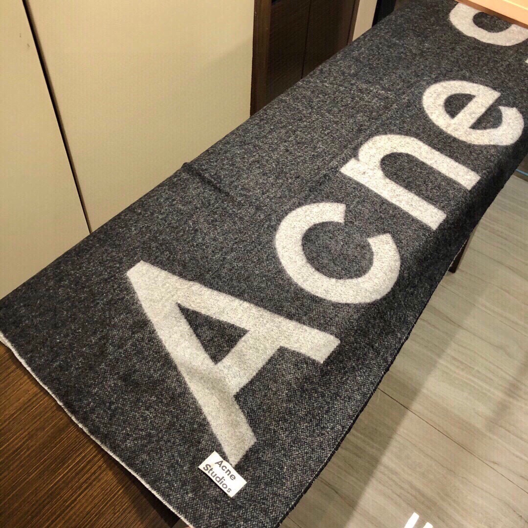 【acne大字母披肩】今年最热的款 🚨🚨原单原厂出品 超级大logo 🎆🎆双面三色纱提花工艺 🎟🎟波普艺