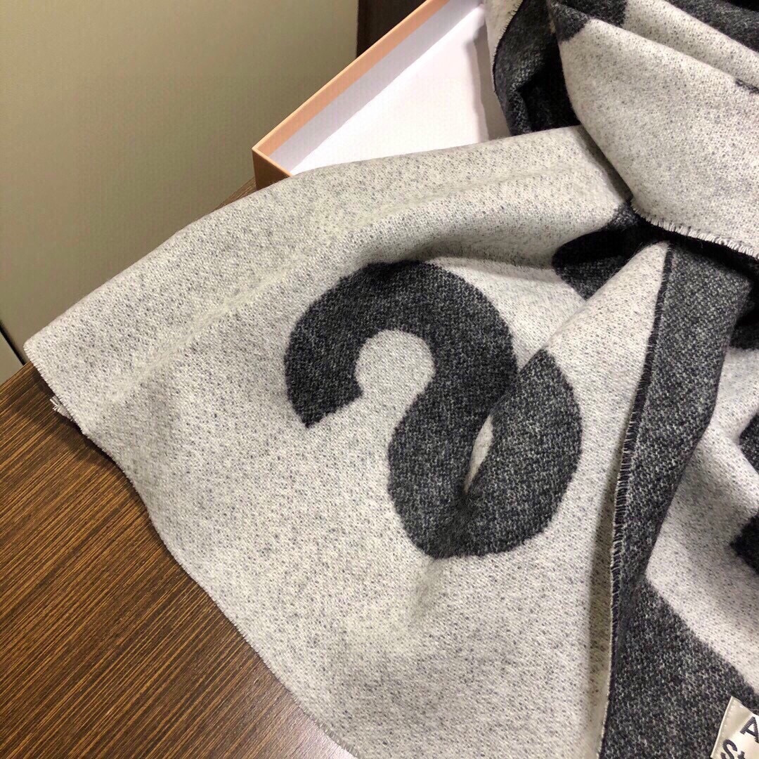 【acne大字母披肩】今年最热的款 🚨🚨原单原厂出品 超级大logo 🎆🎆双面三色纱提花工艺 🎟🎟波普艺