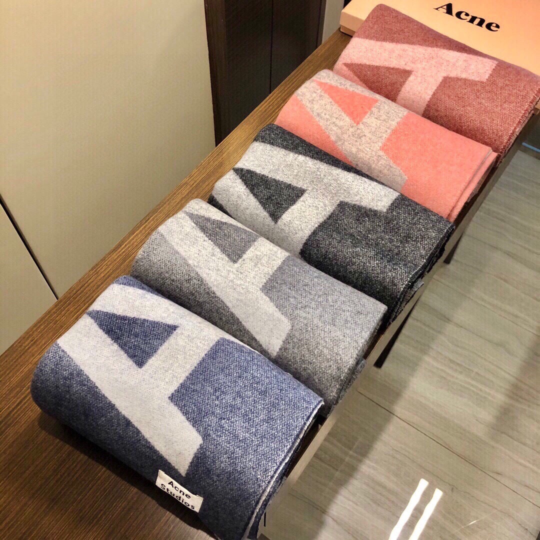 【acne大字母披肩】今年最热的款 🚨🚨原单原厂出品 超级大logo 🎆🎆双面三色纱提花工艺 🎟🎟波普艺