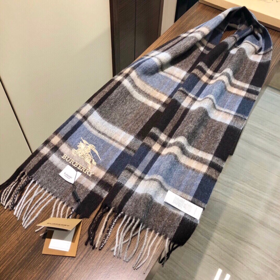 【巴宝莉】欧洲羊绒男女款发售，👊顶级原单正品尾货🌲，明星同款，🎩优雅温和的时尚之美，穿上有型，🆚在任何场