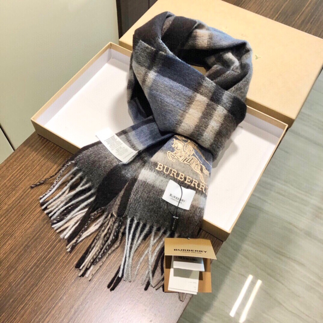 【巴宝莉】欧洲羊绒男女款发售，👊顶级原单正品尾货🌲，明星同款，🎩优雅温和的时尚之美，穿上有型，🆚在任何场