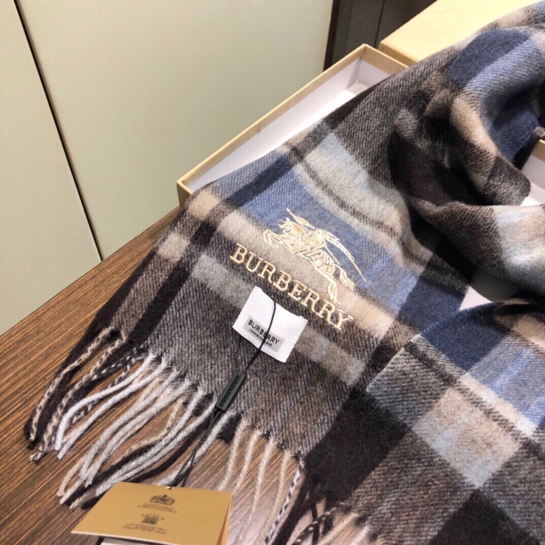 【巴宝莉】欧洲羊绒男女款发售，👊顶级原单正品尾货🌲，明星同款，🎩优雅温和的时尚之美，穿上有型，🆚在任何场