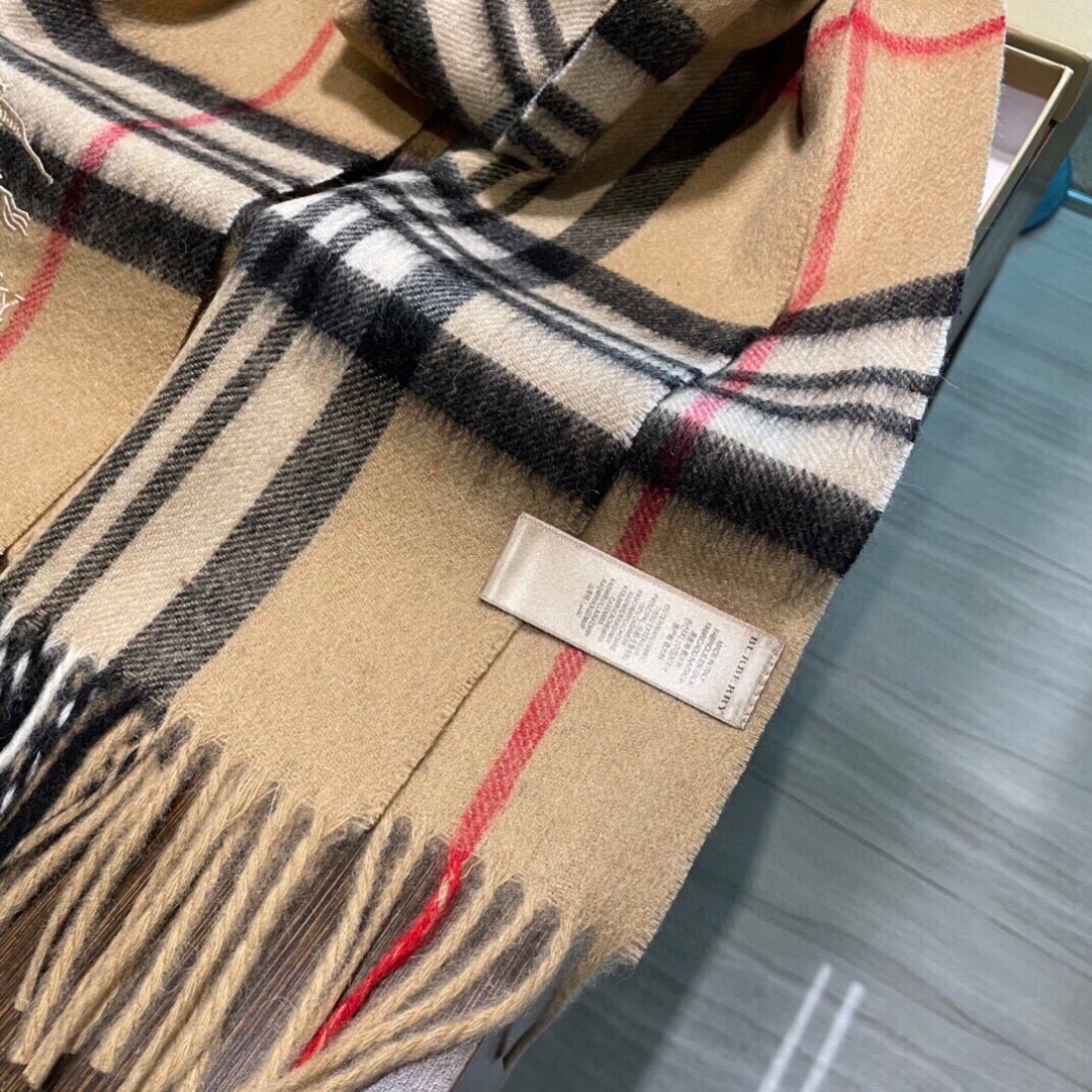 爆款‼️顶级高尖端巴宝利供迪拜出口货‼️】🎀男士女士围巾2025新品✨羊绒经典条纹编织👐围巾♨️高尖端产