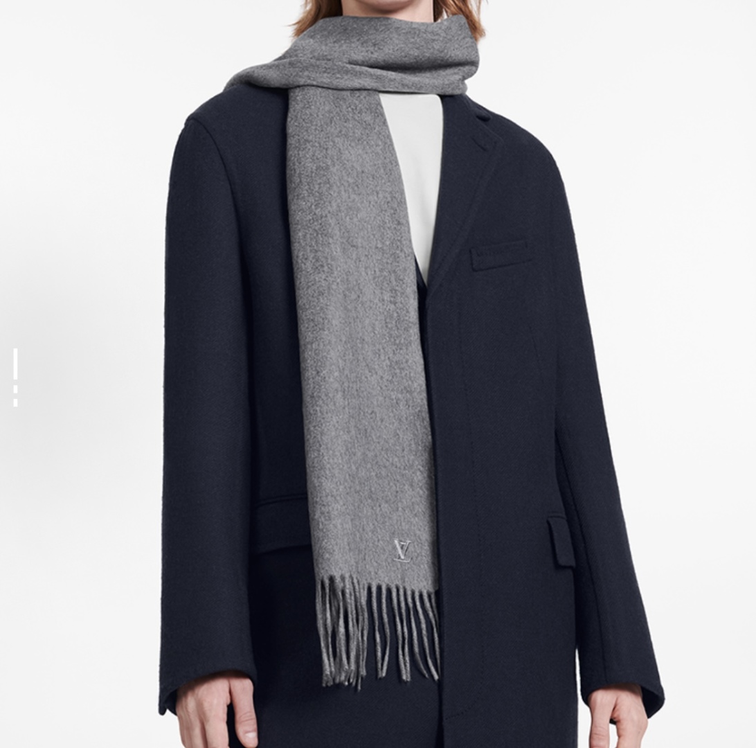 LV 路易威登官网最新款羔羊绒围巾！出口订单，喜欢有颜值，高质量的亲可入手，无论怎么搭配都是满满的高级感