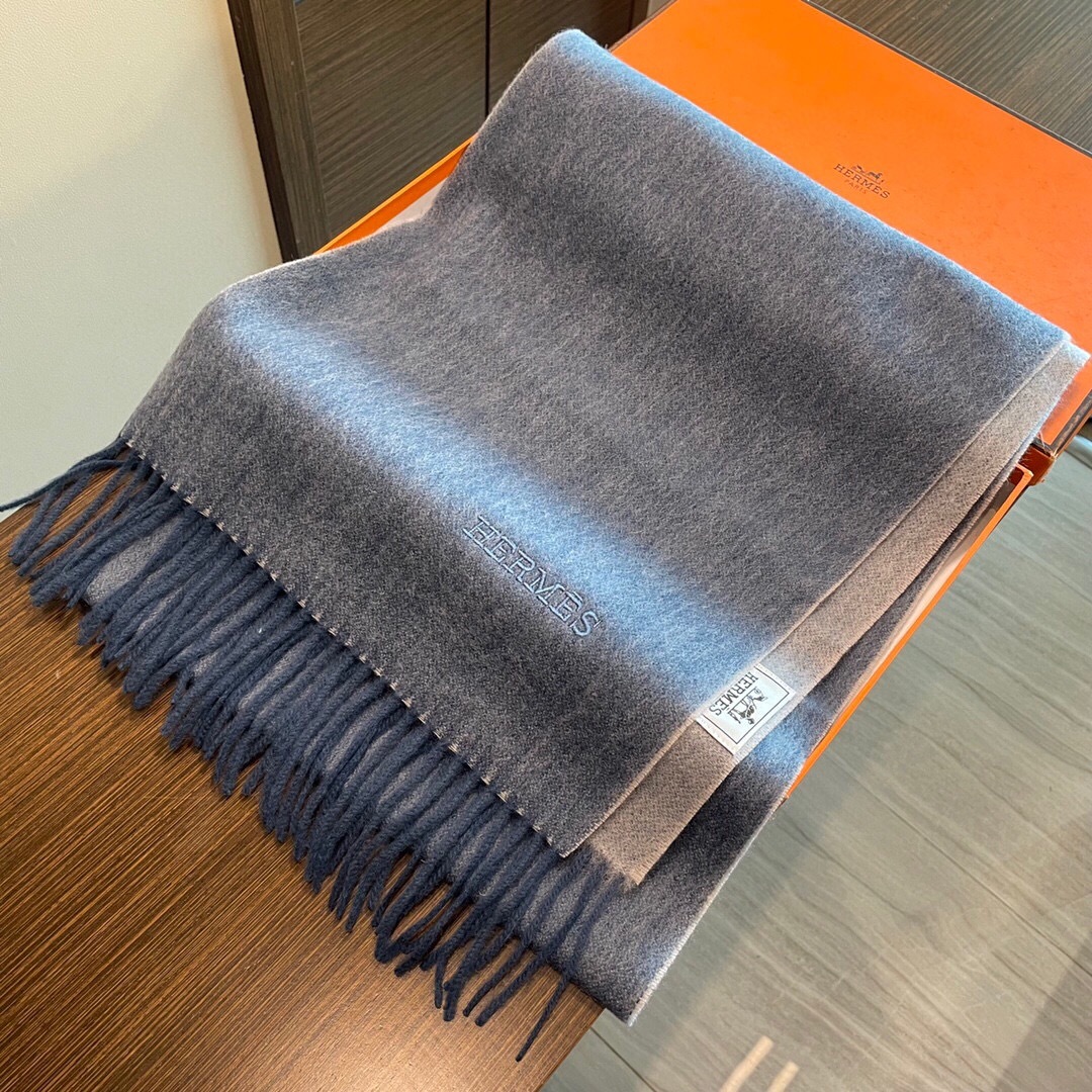 新色到❤️ 怒推走量双面爱马仕新款🎊重磅推荐🎊官网最新款💥 100%顶级山羊绒材质。非常保暖👑 柔软亲肤