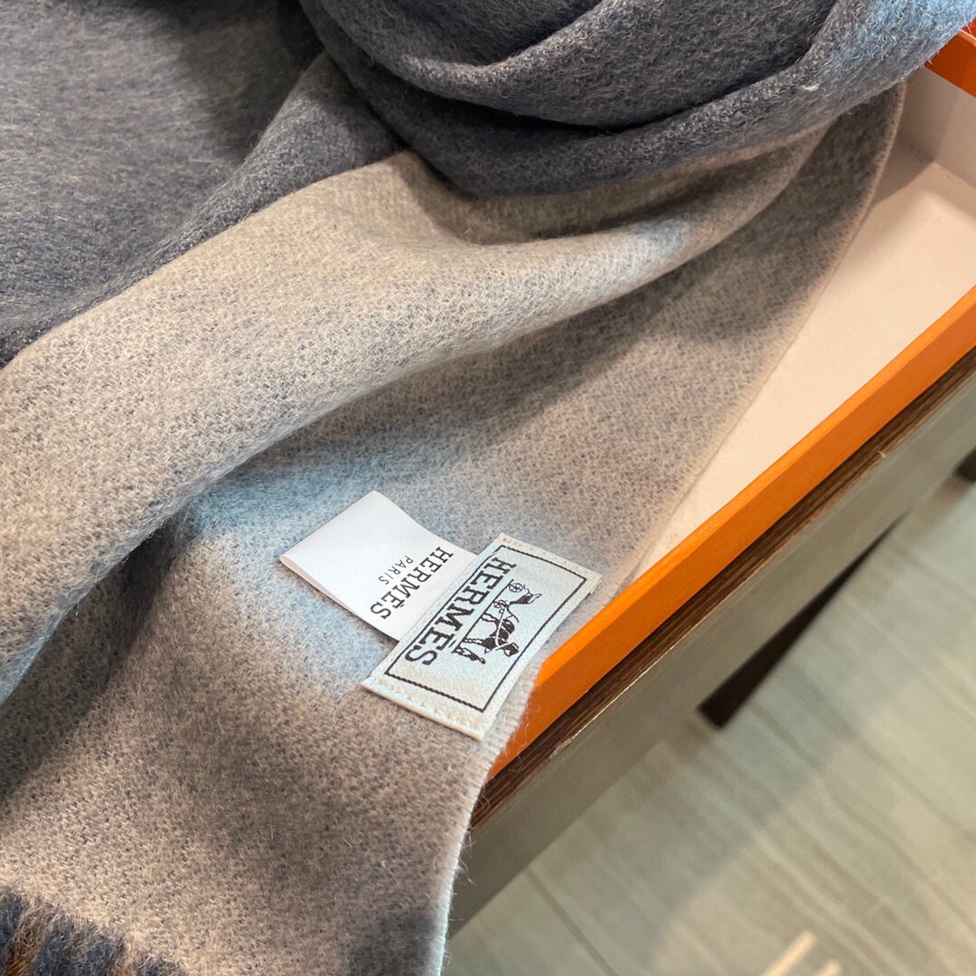 新色到❤️ 怒推走量双面爱马仕新款🎊重磅推荐🎊官网最新款💥 100%顶级山羊绒材质。非常保暖👑 柔软亲肤