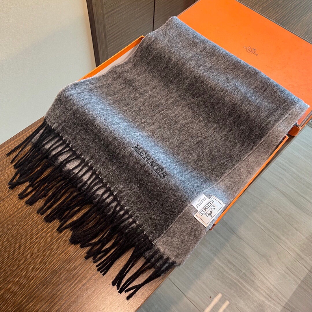 新色到❤️ 怒推走量双面爱马仕新款🎊重磅推荐🎊官网最新款💥 100%顶级山羊绒材质。非常保暖👑 柔软亲肤