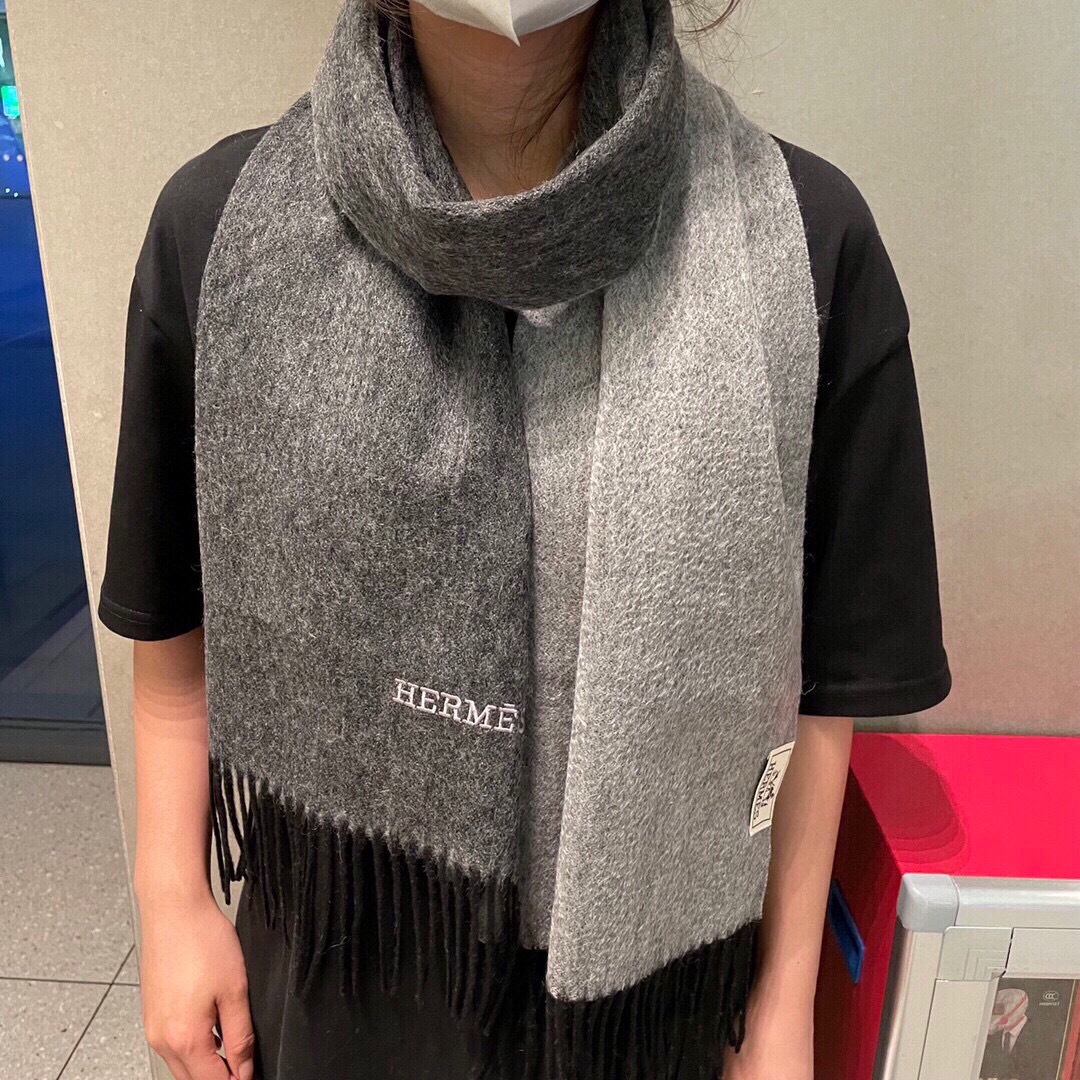 新色到❤️ 怒推走量双面爱马仕新款🎊重磅推荐🎊官网最新款💥 100%顶级山羊绒材质。非常保暖👑 柔软亲肤