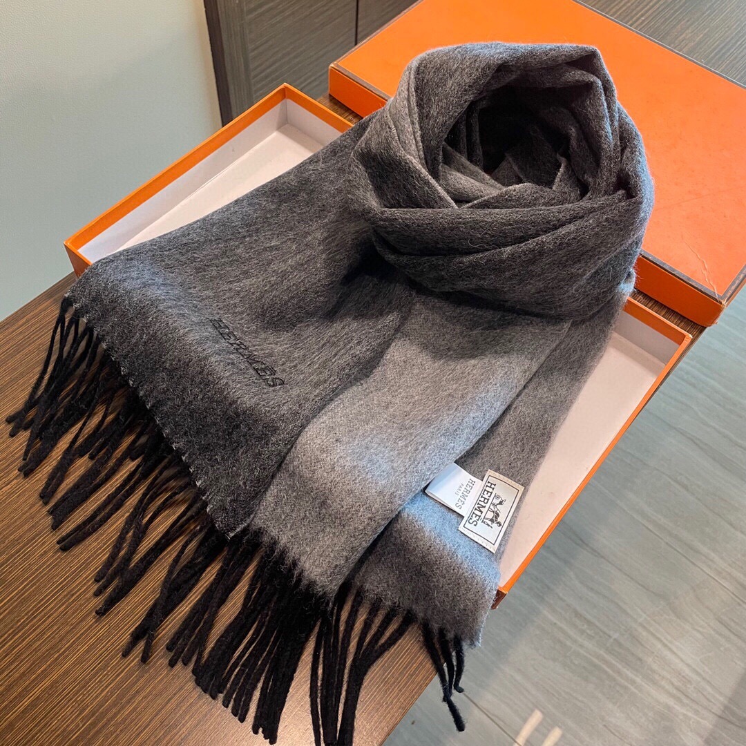 新色到❤️ 怒推走量双面爱马仕新款🎊重磅推荐🎊官网最新款💥 100%顶级山羊绒材质。非常保暖👑 柔软亲肤