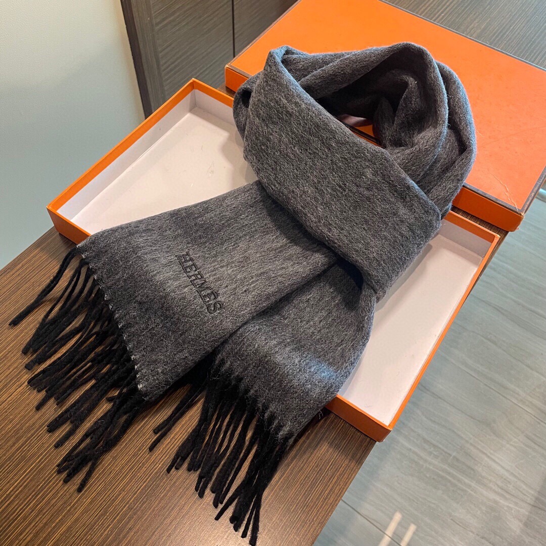 新色到❤️ 怒推走量双面爱马仕新款🎊重磅推荐🎊官网最新款💥 100%顶级山羊绒材质。非常保暖👑 柔软亲肤