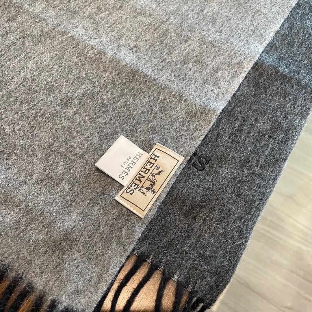 新色到❤️ 怒推走量双面爱马仕新款🎊重磅推荐🎊官网最新款💥 100%顶级山羊绒材质。非常保暖👑 柔软亲肤