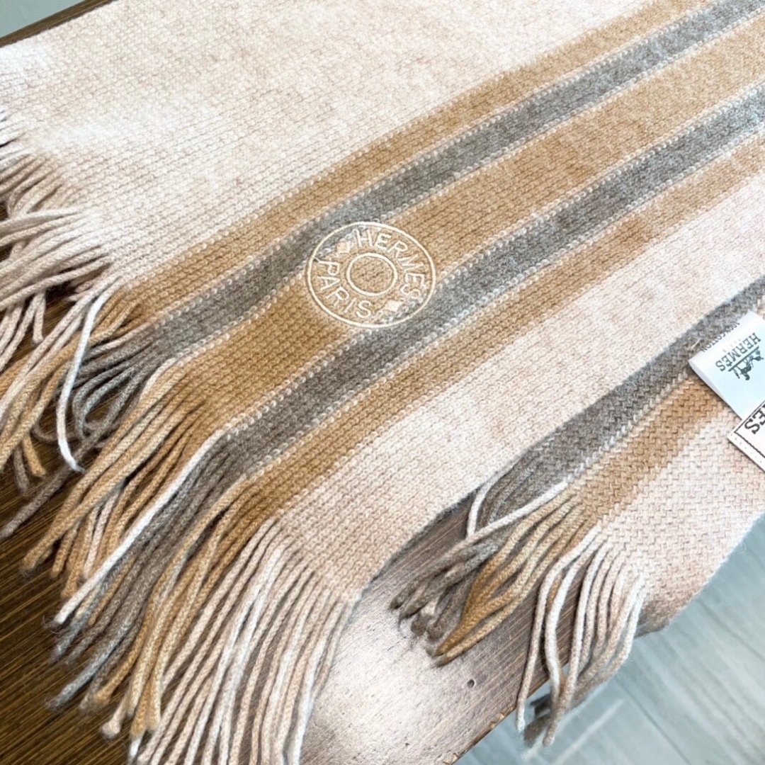 上新2025 爱马仕男女款围巾且买且珍惜😍~都是出口订单所以比较难遇❤️东西讲究少而精😍好看的一定要收😎