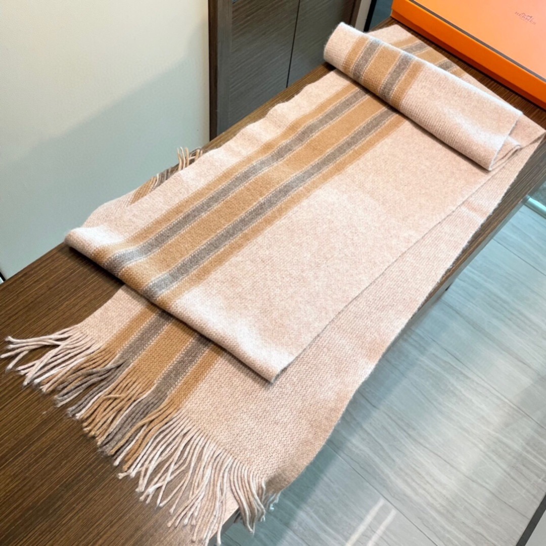 上新2025 爱马仕男女款围巾且买且珍惜😍~都是出口订单所以比较难遇❤️东西讲究少而精😍好看的一定要收😎