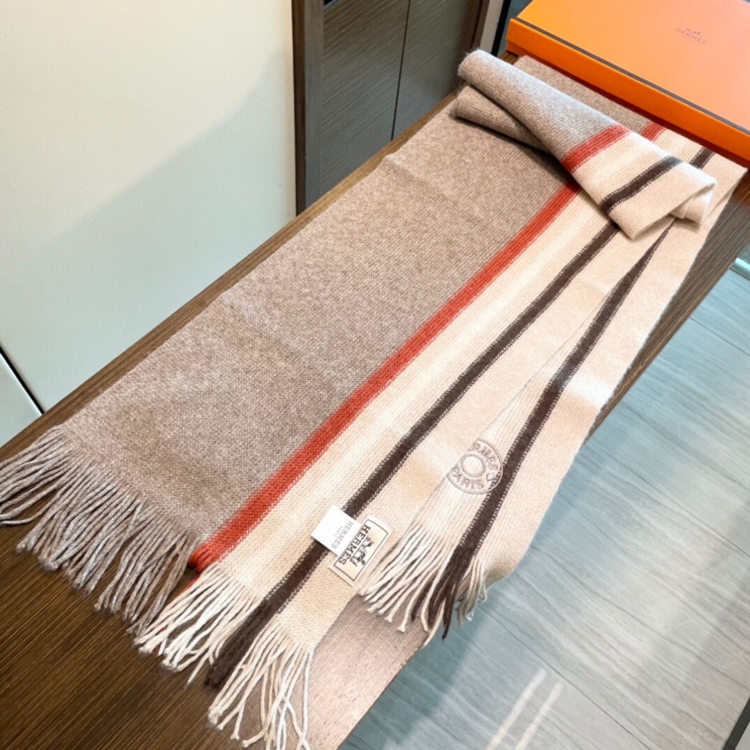 上新2025 爱马仕男女款围巾且买且珍惜😍~都是出口订单所以比较难遇❤️东西讲究少而精😍好看的一定要收😎