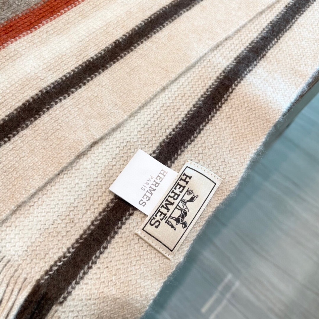 上新2025 爱马仕男女款围巾且买且珍惜😍~都是出口订单所以比较难遇❤️东西讲究少而精😍好看的一定要收😎