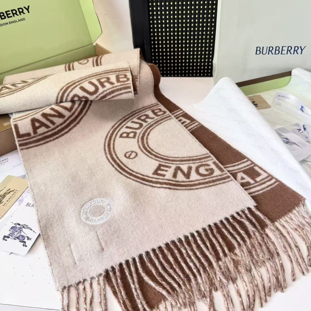 巴宝莉 2025秋冬新品！！看到了围巾的天花板👇巴宝莉BURBERRY！双面双色羊毛围巾圆环logo设计