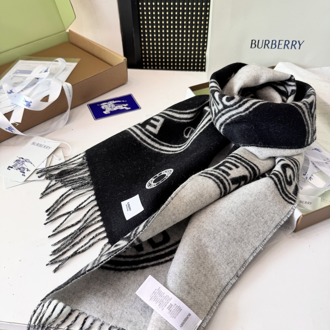 巴宝莉 2025秋冬新品！！看到了围巾的天花板👇巴宝莉BURBERRY！双面双色羊毛围巾圆环logo设计