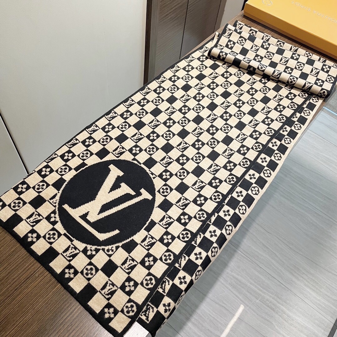爆款到货LV棋盘格经典棋盘格男女通用围巾👑柔和舒适的羊绒带来今季最温暖贴心呵护❤️最顶级的品质❤️羊绒线