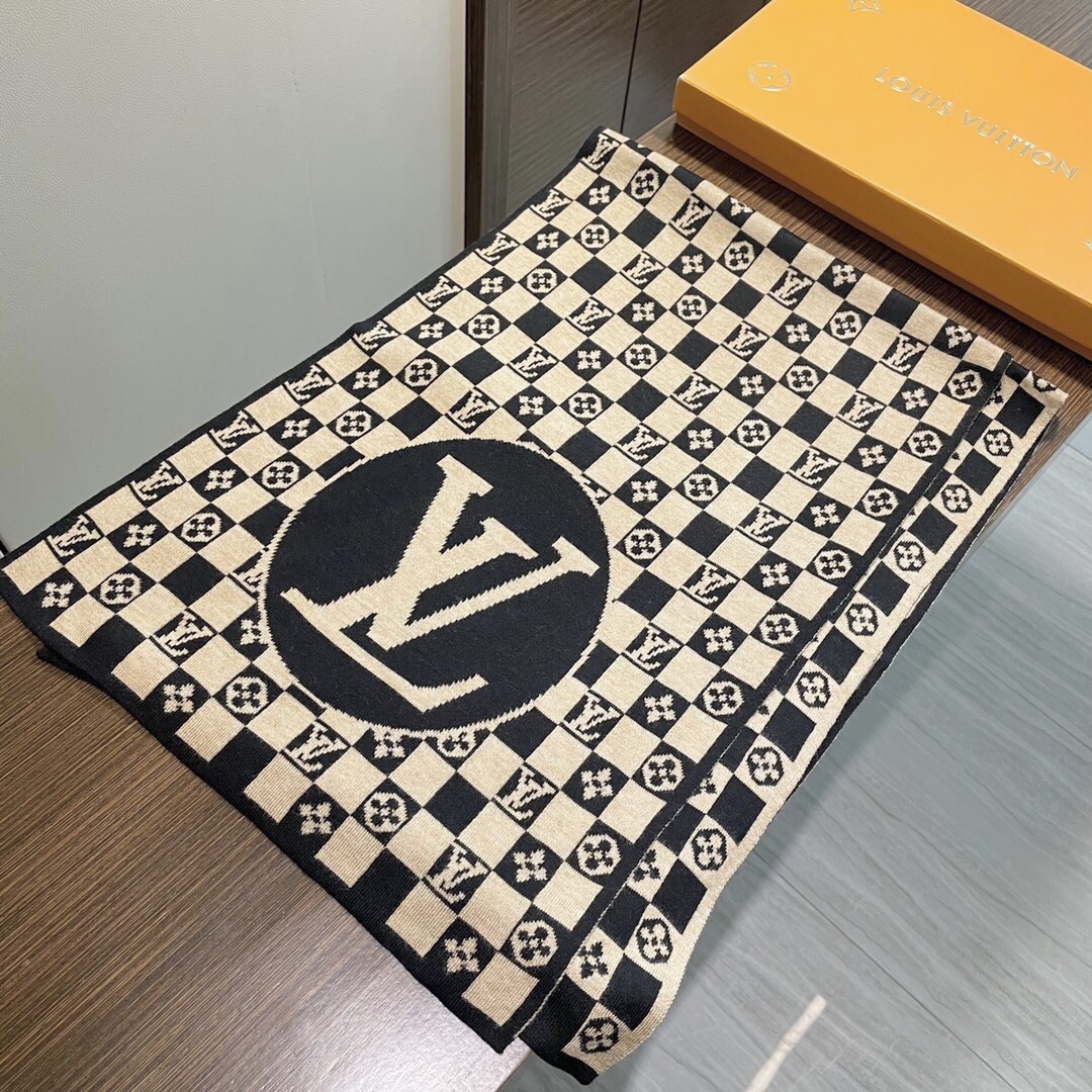 爆款到货LV棋盘格经典棋盘格男女通用围巾👑柔和舒适的羊绒带来今季最温暖贴心呵护❤️最顶级的品质❤️羊绒线