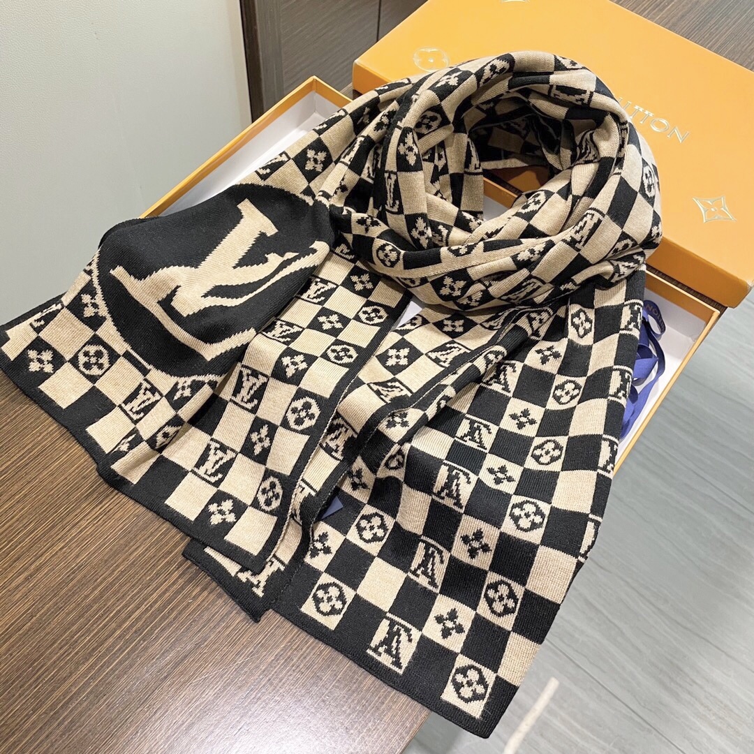 爆款到货LV棋盘格经典棋盘格男女通用围巾👑柔和舒适的羊绒带来今季最温暖贴心呵护❤️最顶级的品质❤️羊绒线