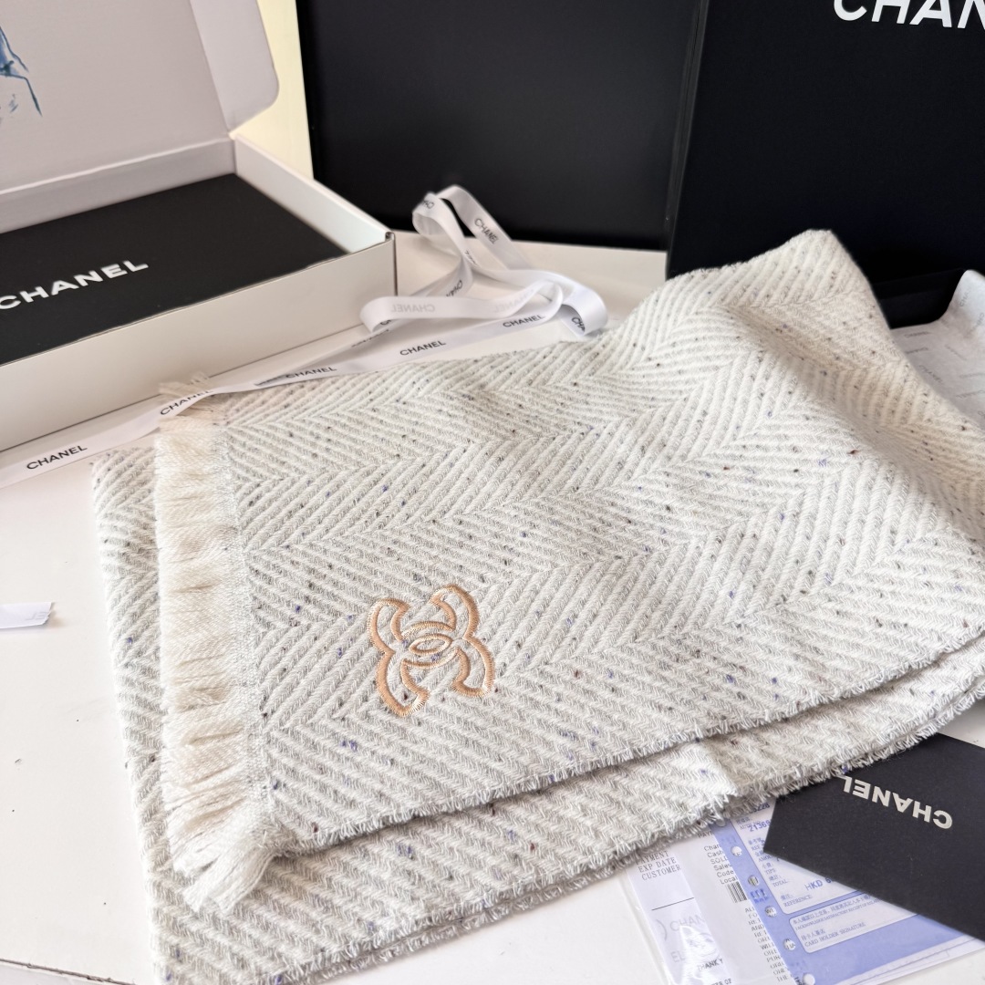 新款 搭配利器🆕🆕 香奈儿系列货 专供viP 产品 ♥顶级苏格兰进口绵羊毛 纹路织法使围巾赋有弹性且柔软