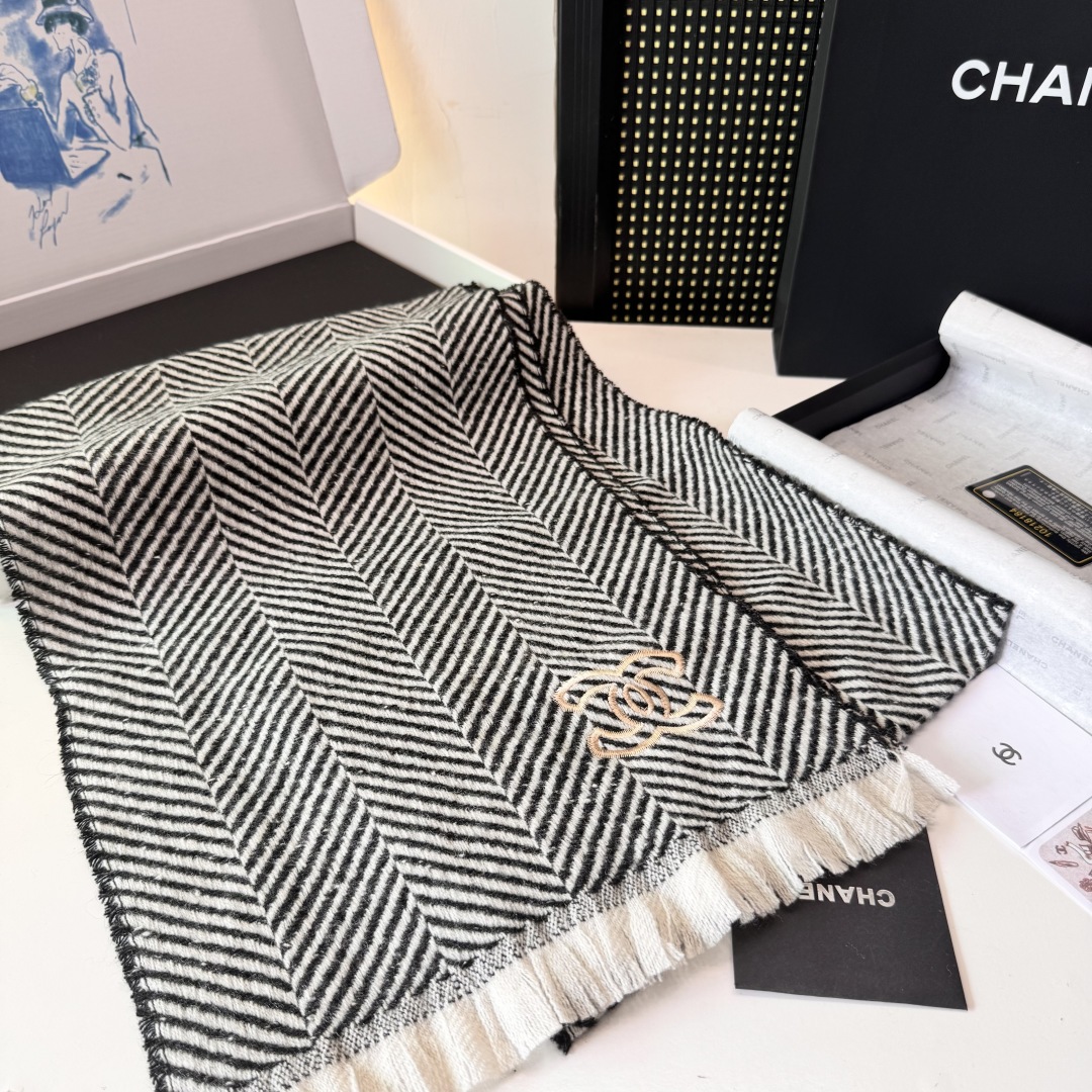 新款 搭配利器🆕🆕 香奈儿系列货 专供viP 产品 ♥顶级苏格兰进口绵羊毛 纹路织法使围巾赋有弹性且柔软