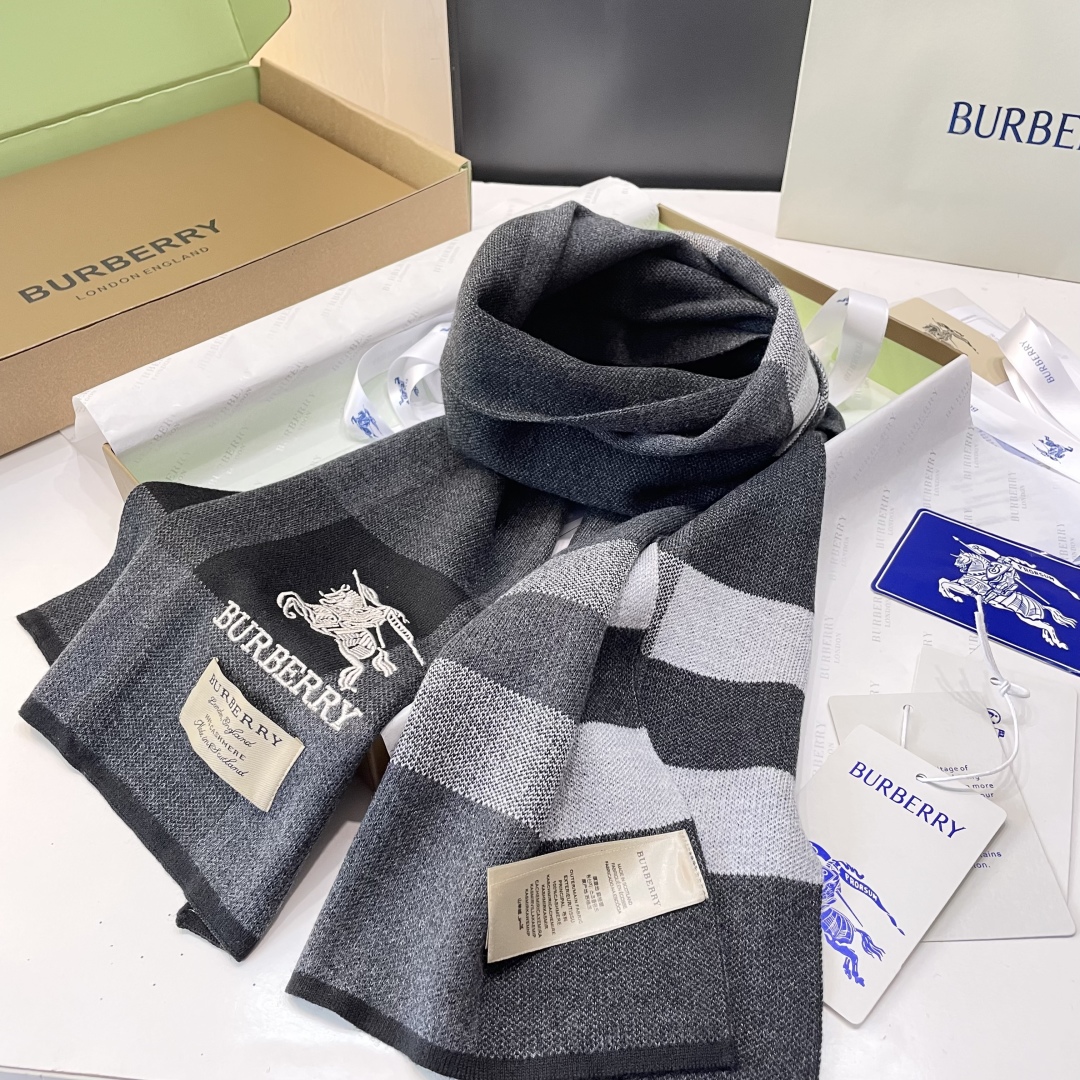 巴宝莉高端羊绒针织围巾！】可正式，可随意，非常Classical的男款设计。这款织法比较难，又很费纱线，