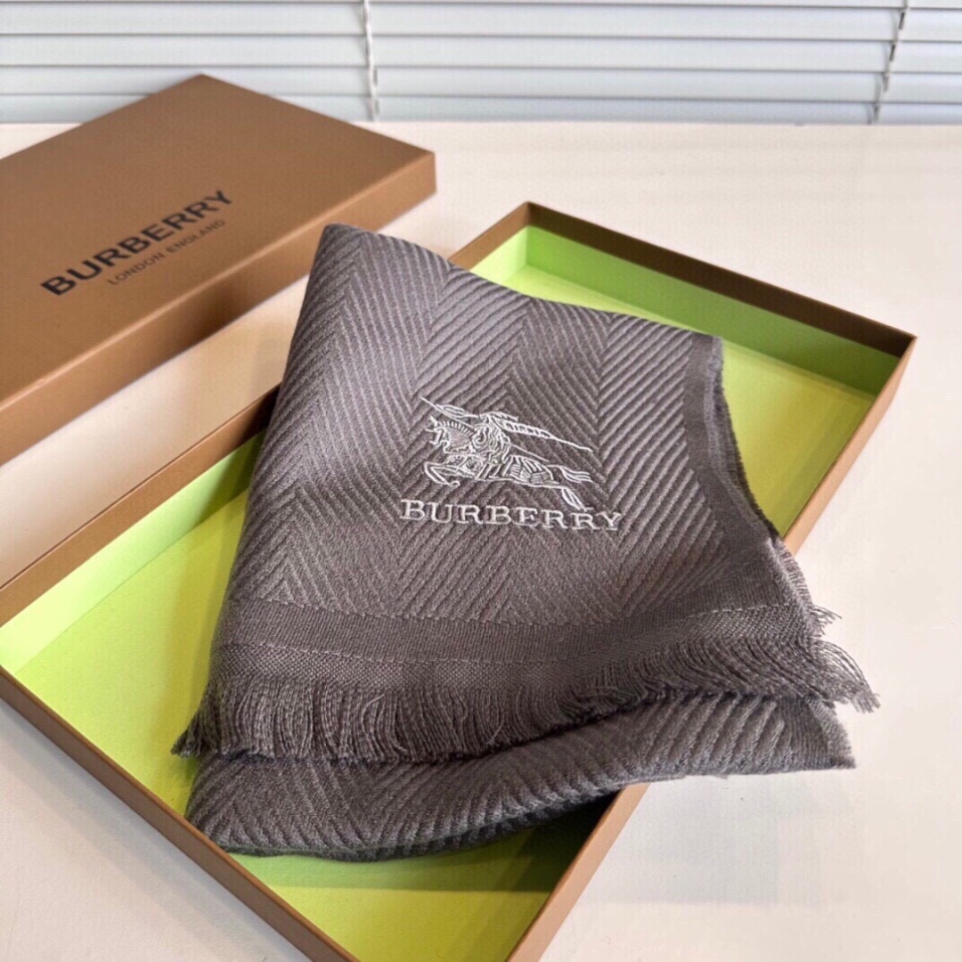 到货了 巴宝莉新款到货！海外原单，专柜原版，👏🎀️精美 今年超流行的款✨颜色随便百搭精神现👍💓🎀时尚级惊