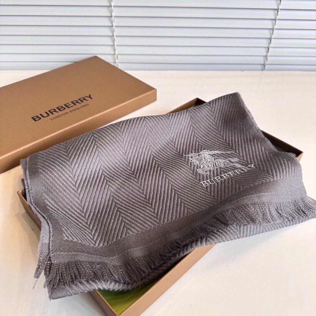 到货了 巴宝莉新款到货！海外原单，专柜原版，👏🎀️精美 今年超流行的款✨颜色随便百搭精神现👍💓🎀时尚级惊