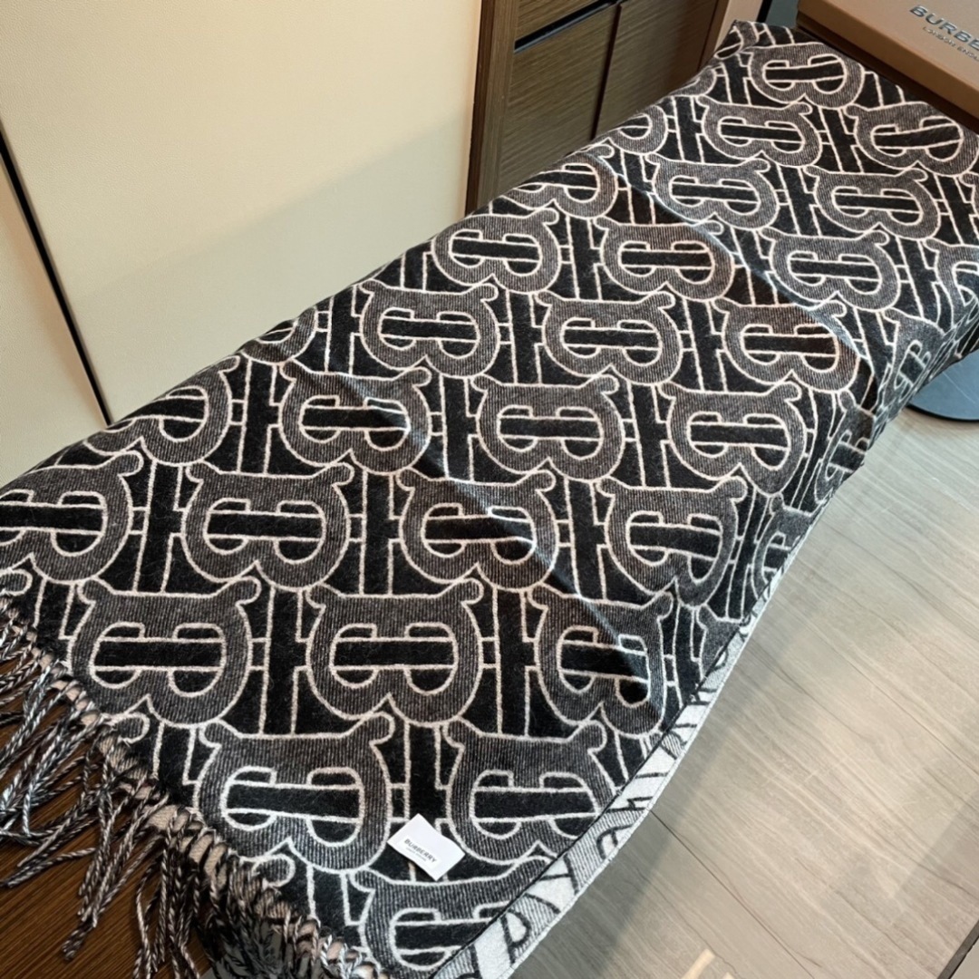 Burberry重磅极品‼️超级流弊。品质绝了,‼️有正品的尽管拉出来PK一下😝绝逼重磅款,一万个推荐👍