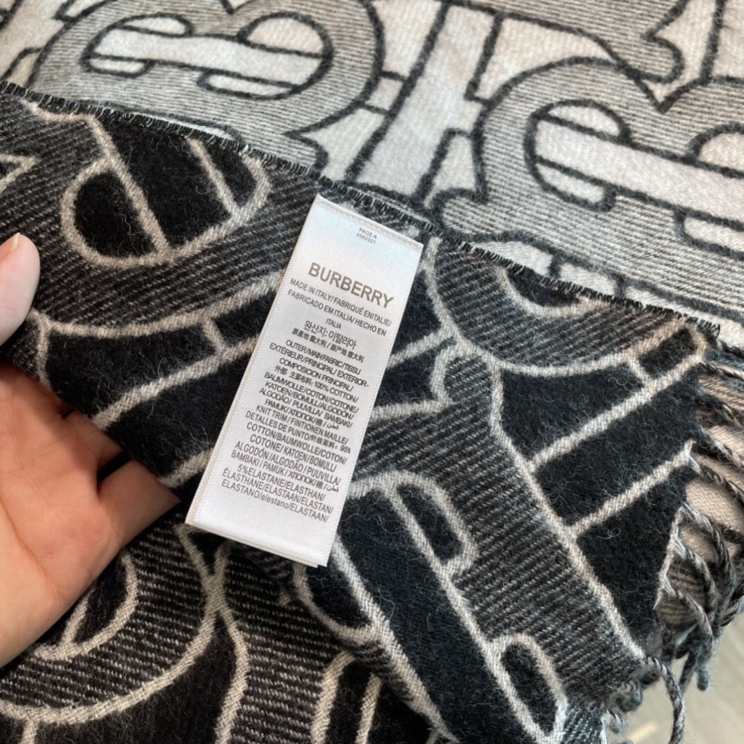 Burberry重磅极品‼️超级流弊。品质绝了,‼️有正品的尽管拉出来PK一下😝绝逼重磅款,一万个推荐👍