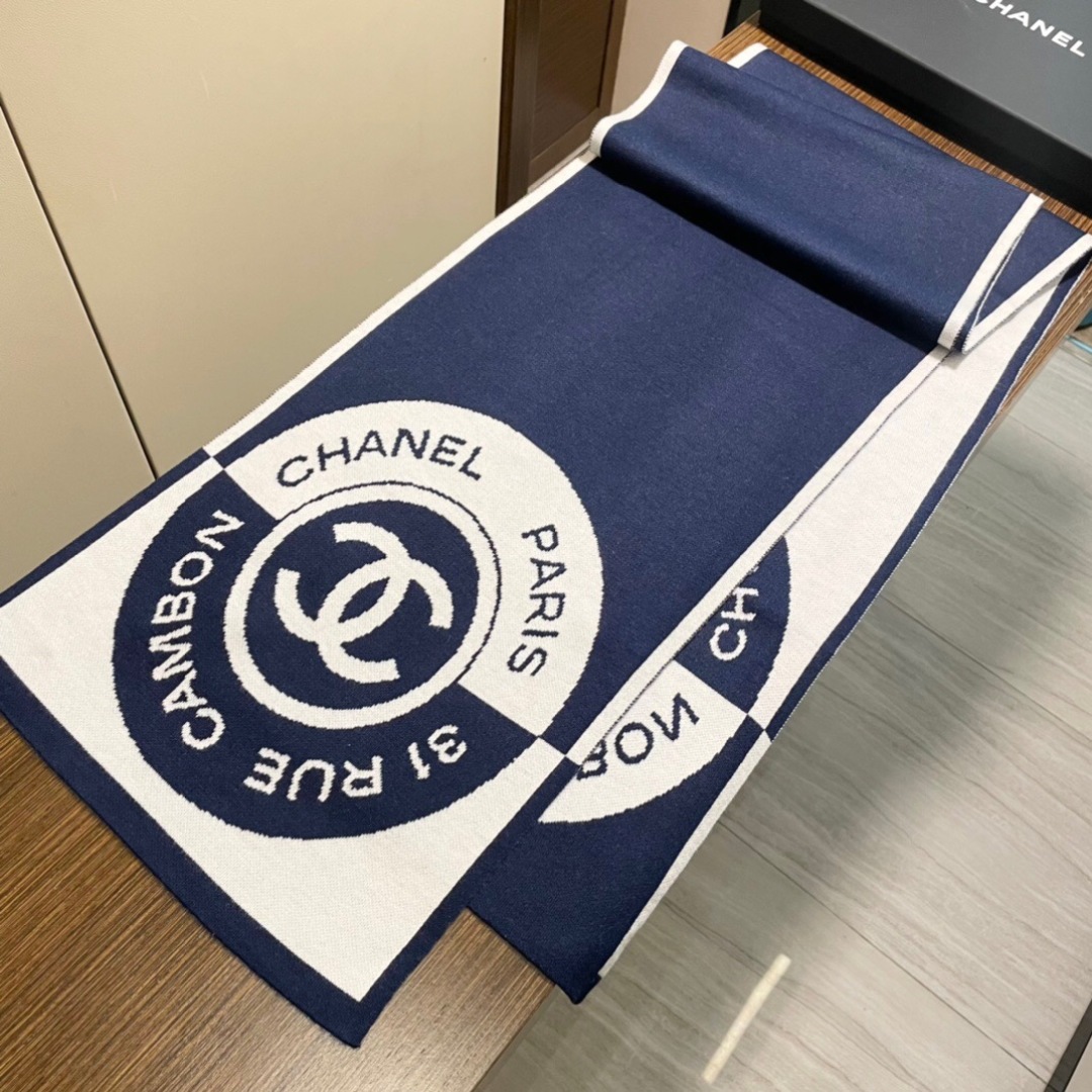 上新。香奈儿几何针织羊绒围巾💥手感好到爆👍品质一流的🎉真正的羊绒精品💥精湛绝伦的刺绣工艺和色彩搭配🎀让人