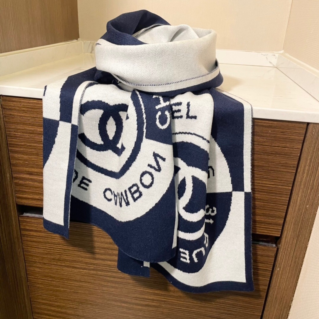 上新。香奈儿几何针织羊绒围巾💥手感好到爆👍品质一流的🎉真正的羊绒精品💥精湛绝伦的刺绣工艺和色彩搭配🎀让人