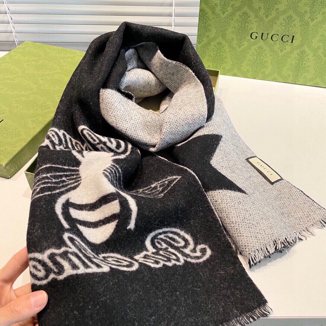 古奇【双G提花双面】款式经典,男女都可以 大方时髦,不过时,随便什么时候拿出来戴都好看。Gucci这款限