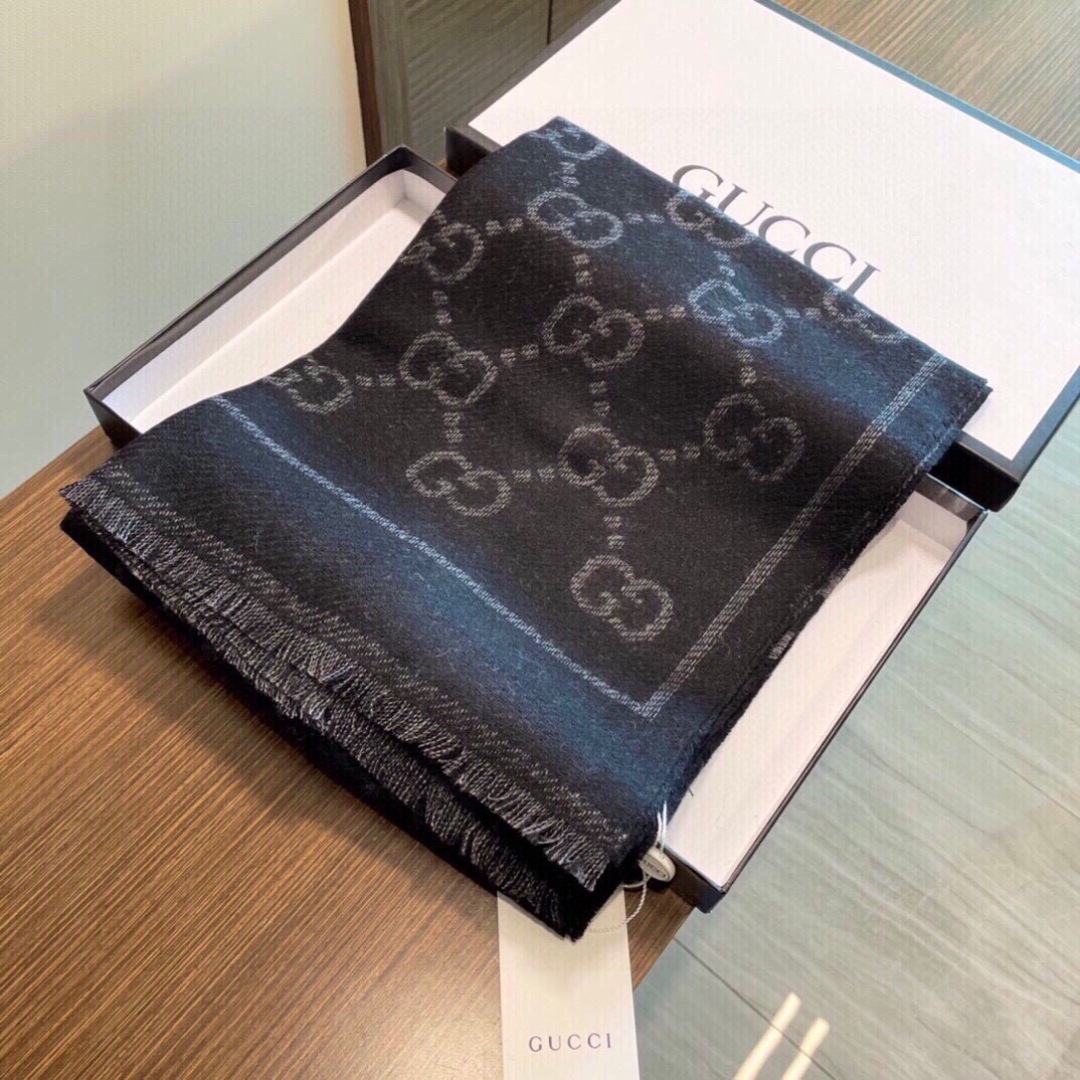 古奇【双G提花双面】款式经典,男女都可以 大方时髦,不过时,随便什么时候拿出来戴都好看。Gucci这款限