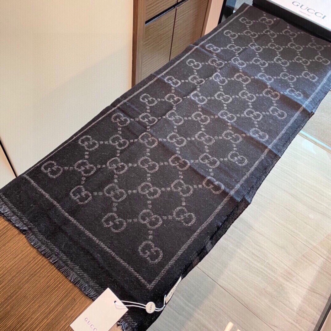 古奇【双G提花双面】款式经典,男女都可以 大方时髦,不过时,随便什么时候拿出来戴都好看。Gucci这款限