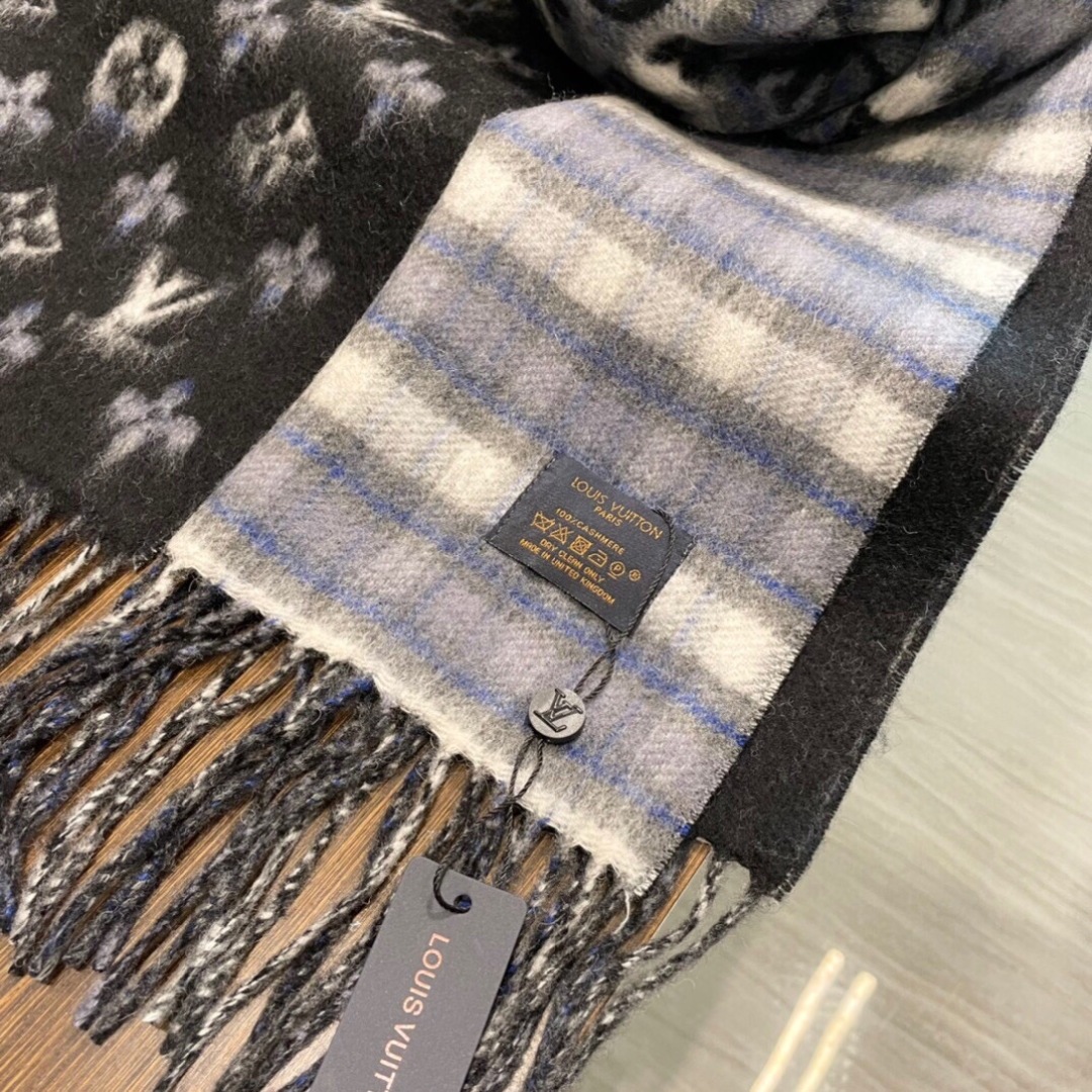 超级大爆款专柜同步 经典设计完美，若隐若现的lv标志，强烈推荐手慢无‼️千万别去专柜买‼️代购就要380