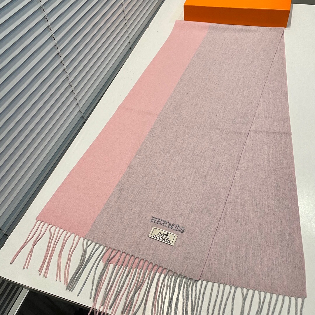 爱马仕❗👫同款围巾且买且珍惜羊绒款😍~都是出口订单所以比较难遇❤东西讲究少而精😍好看的一定要收😎这款H家