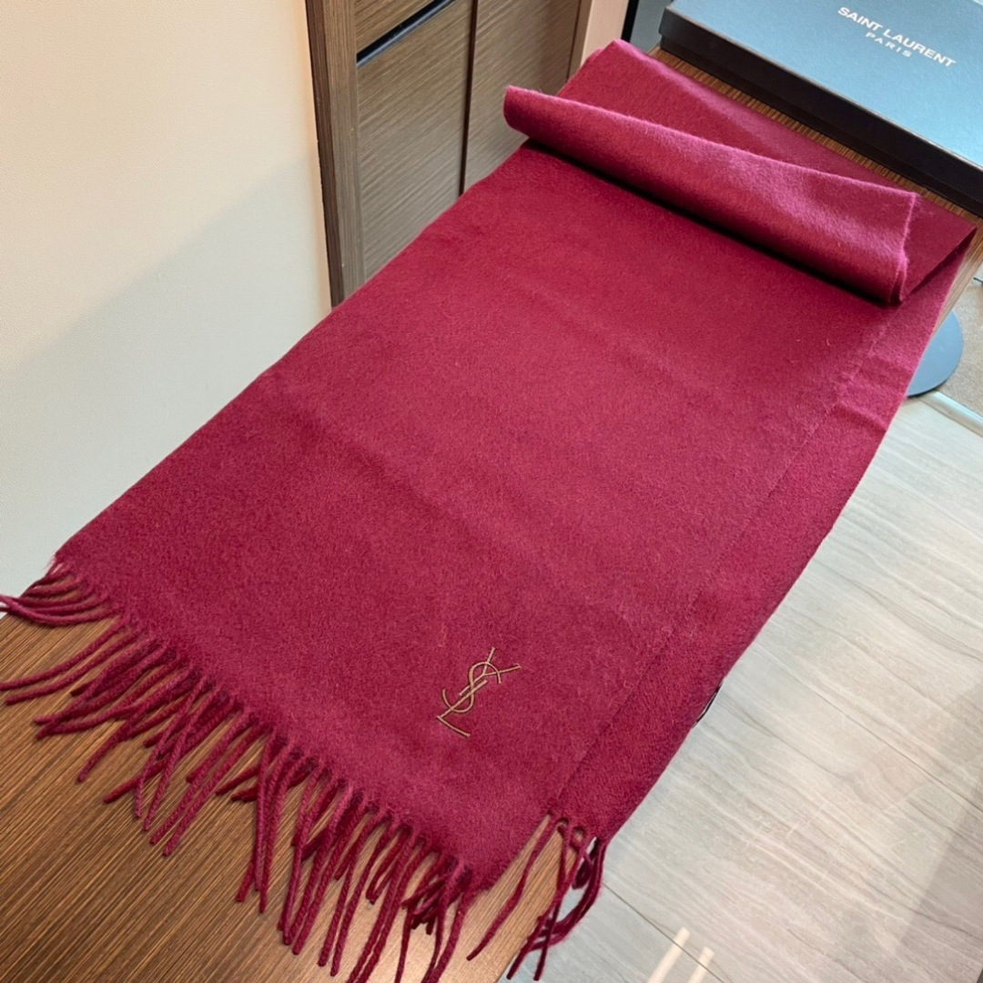 YSL（圣罗兰）100%羊绒版手感好到爆 难得一见的温柔配色，低调又不失优雅❗️】重点推荐高级舒适时髦气