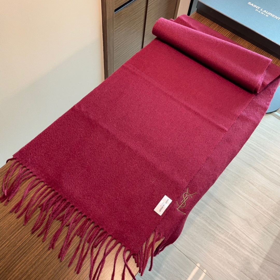 YSL（圣罗兰）100%羊绒版手感好到爆 难得一见的温柔配色，低调又不失优雅❗️】重点推荐高级舒适时髦气