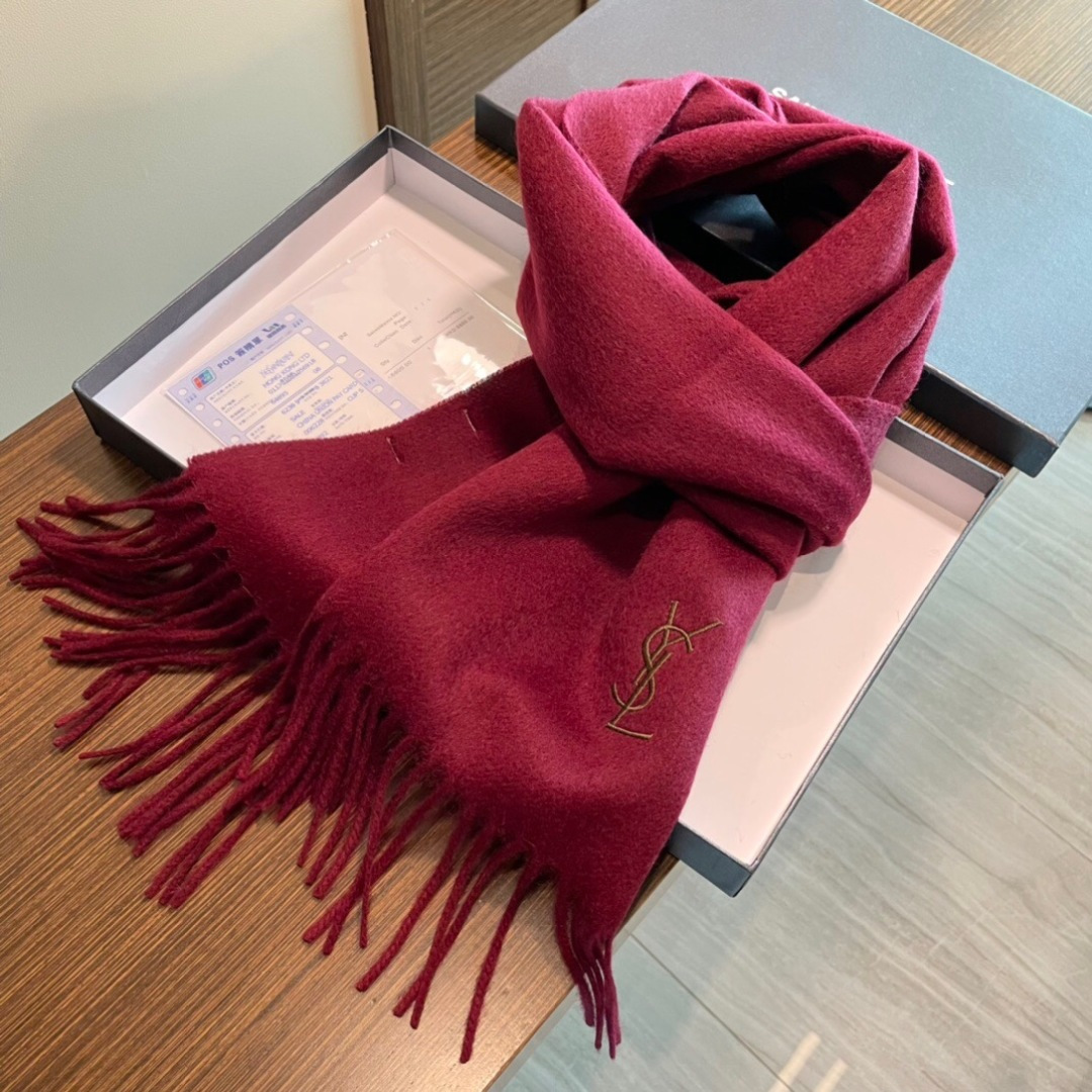 YSL（圣罗兰）100%羊绒版手感好到爆 难得一见的温柔配色，低调又不失优雅❗️】重点推荐高级舒适时髦气