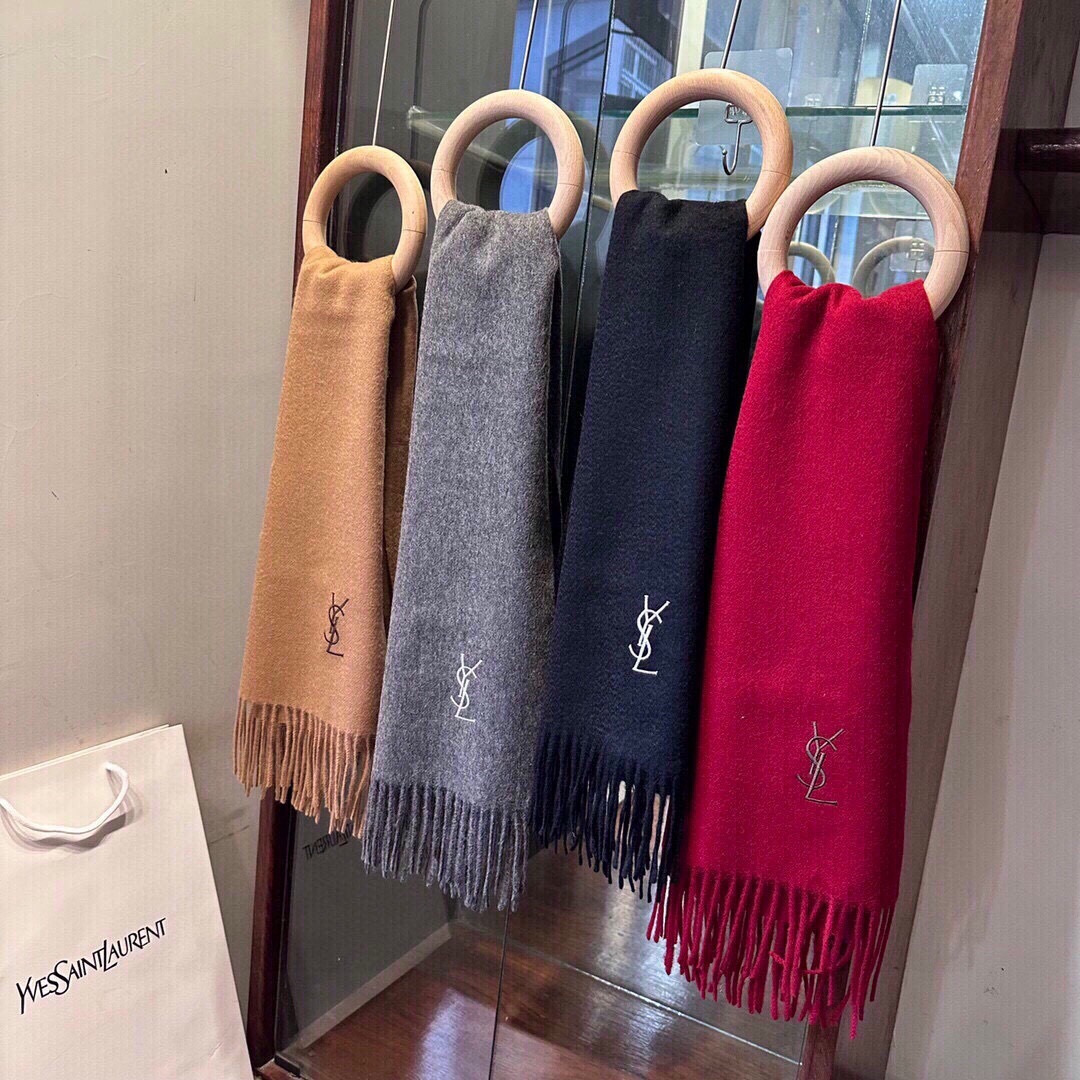 YSL（圣罗兰）100%羊绒版手感好到爆 难得一见的温柔配色，低调又不失优雅❗️】重点推荐高级舒适时髦气