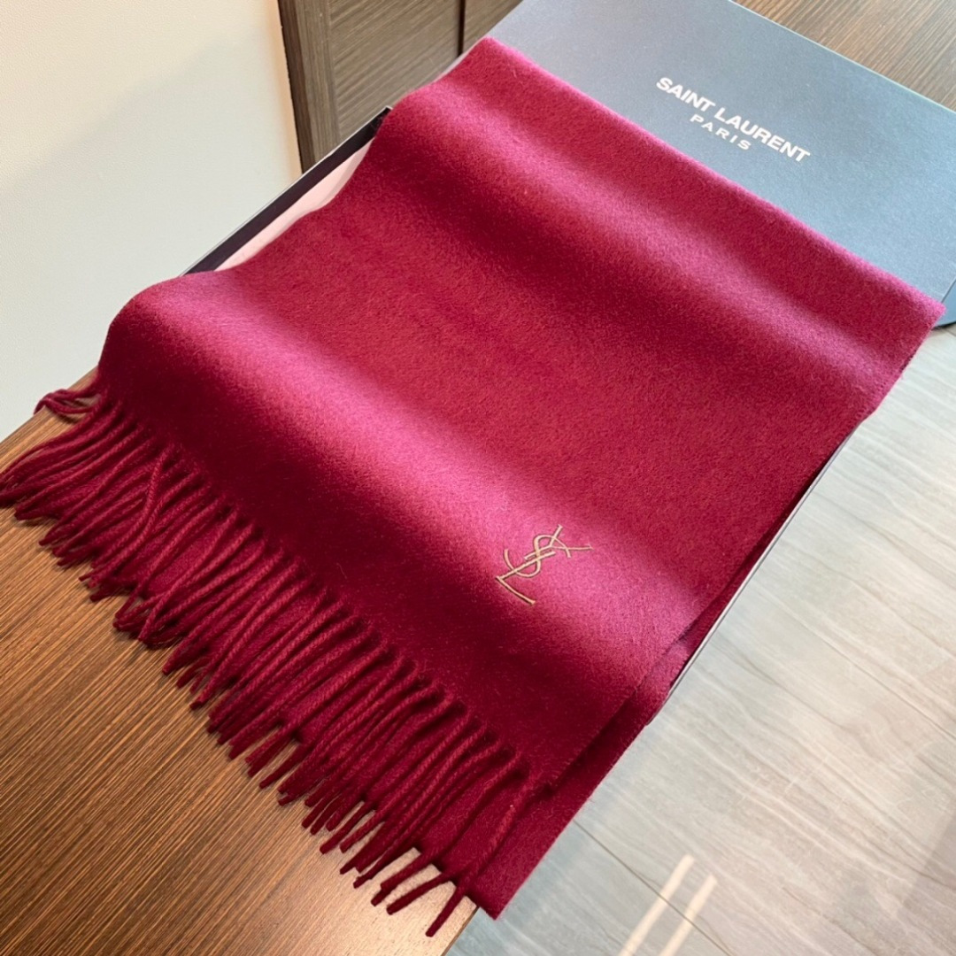 YSL（圣罗兰）100%羊绒版手感好到爆 难得一见的温柔配色，低调又不失优雅❗️】重点推荐高级舒适时髦气