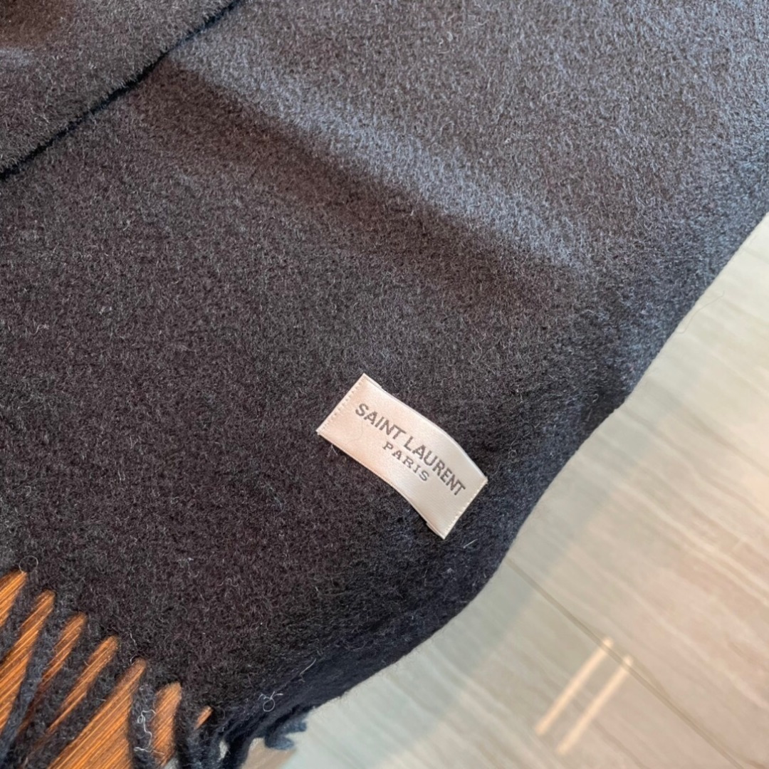 YSL（圣罗兰）100%羊绒版手感好到爆 难得一见的温柔配色，低调又不失优雅❗️】重点推荐高级舒适时髦气