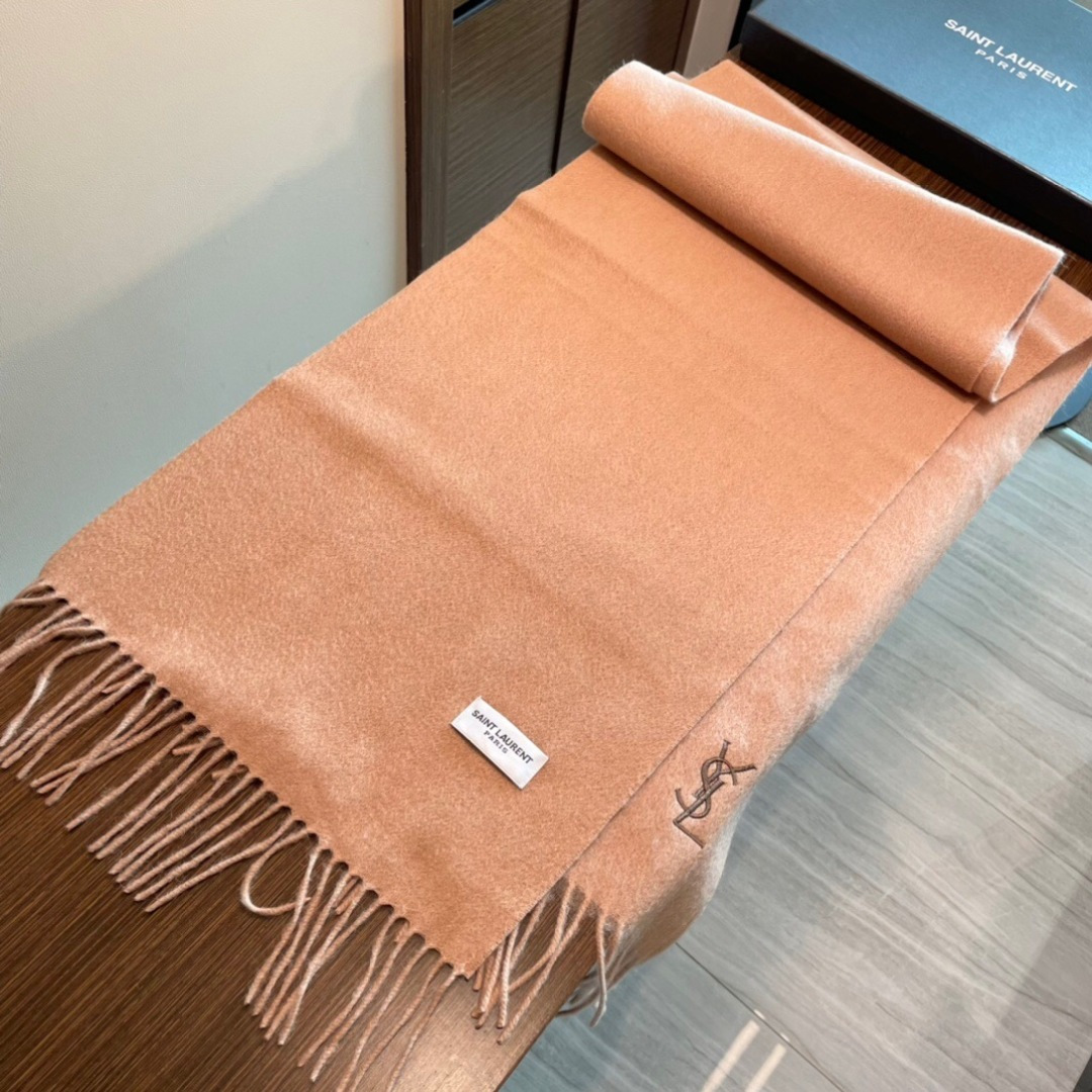 YSL（圣罗兰）100%羊绒版手感好到爆 难得一见的温柔配色，低调又不失优雅❗️】重点推荐高级舒适时髦气