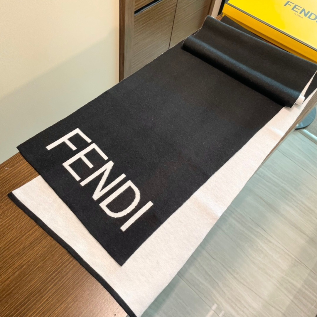 爆款上新 情侣款👍👍F家独家牛货🐂 奢华尽在尺寸之间，高端品质‼️具有超高羊绒品质才会被此品牌青睐‼️这