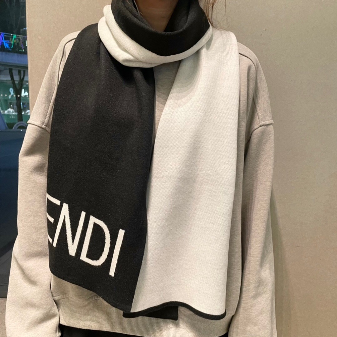 爆款上新 情侣款👍👍F家独家牛货🐂 奢华尽在尺寸之间，高端品质‼️具有超高羊绒品质才会被此品牌青睐‼️这