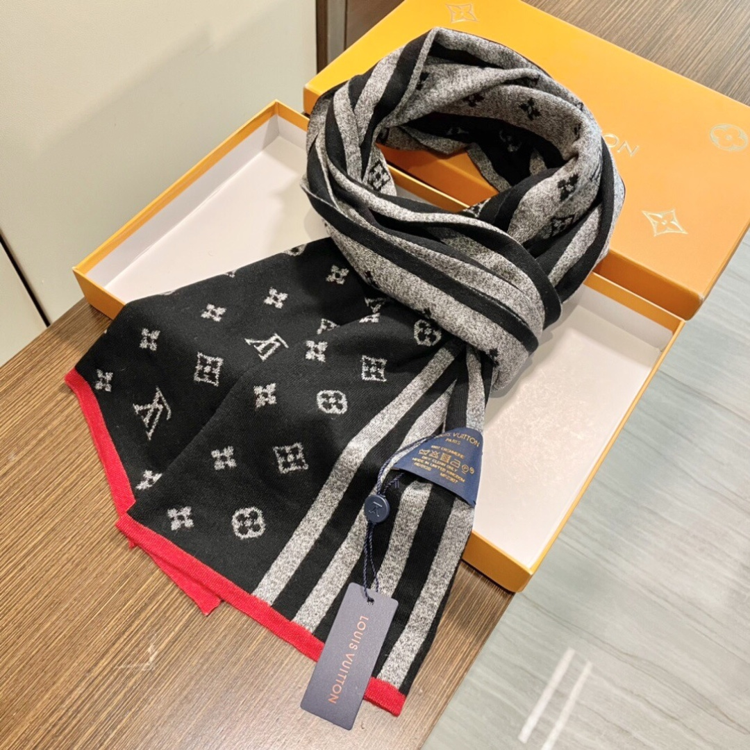 怒推走量新款🎊重磅推荐🎊LV官网最新款💥 针织羊绒材质🔥非常保暖👑 柔软亲肤，不扎脖😍经典素色围巾设计😘