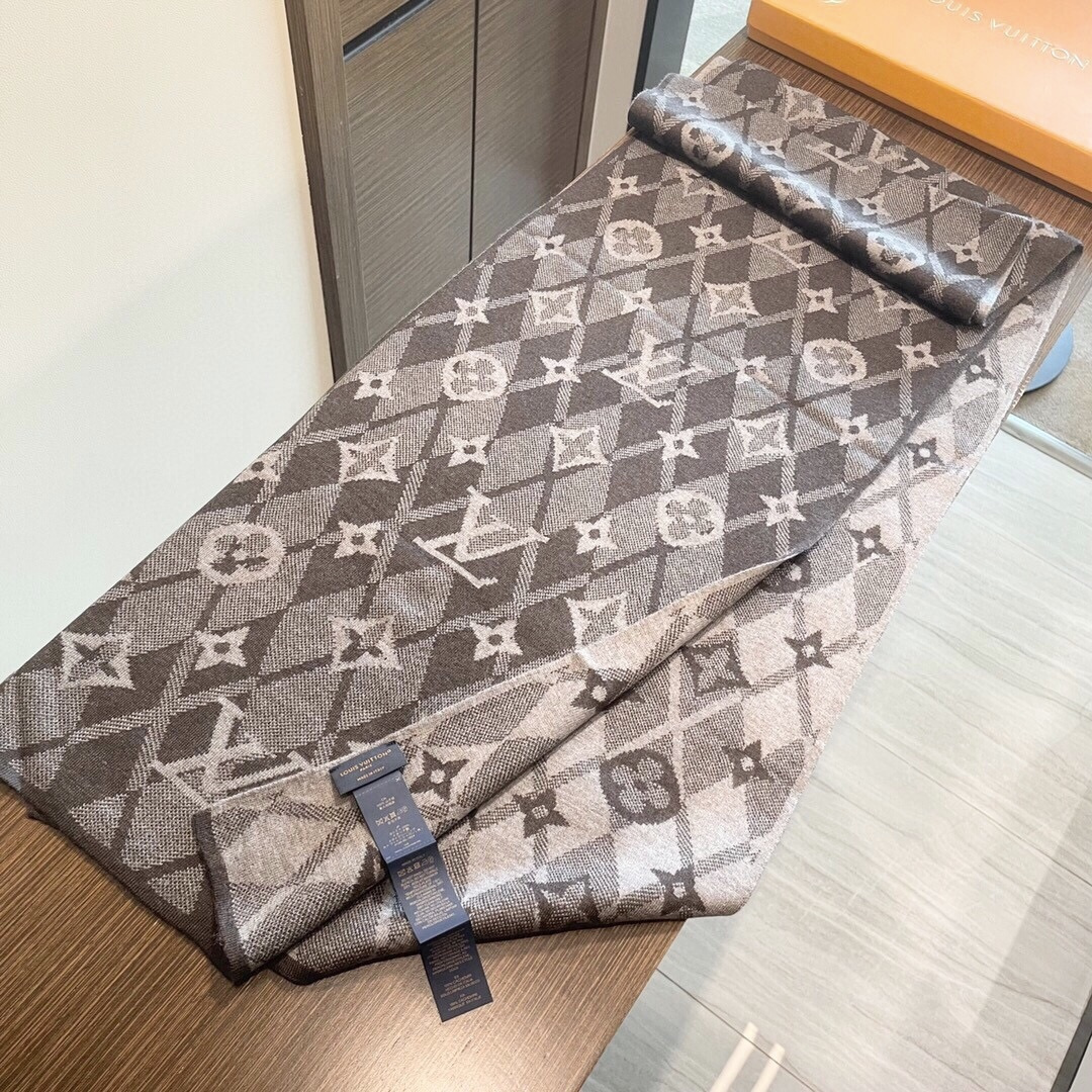 超级大爆款专柜同步 经典设计完美，若隐若现的lv标志，强烈推荐手慢无‼️千万别去专柜买‼️代购就要380