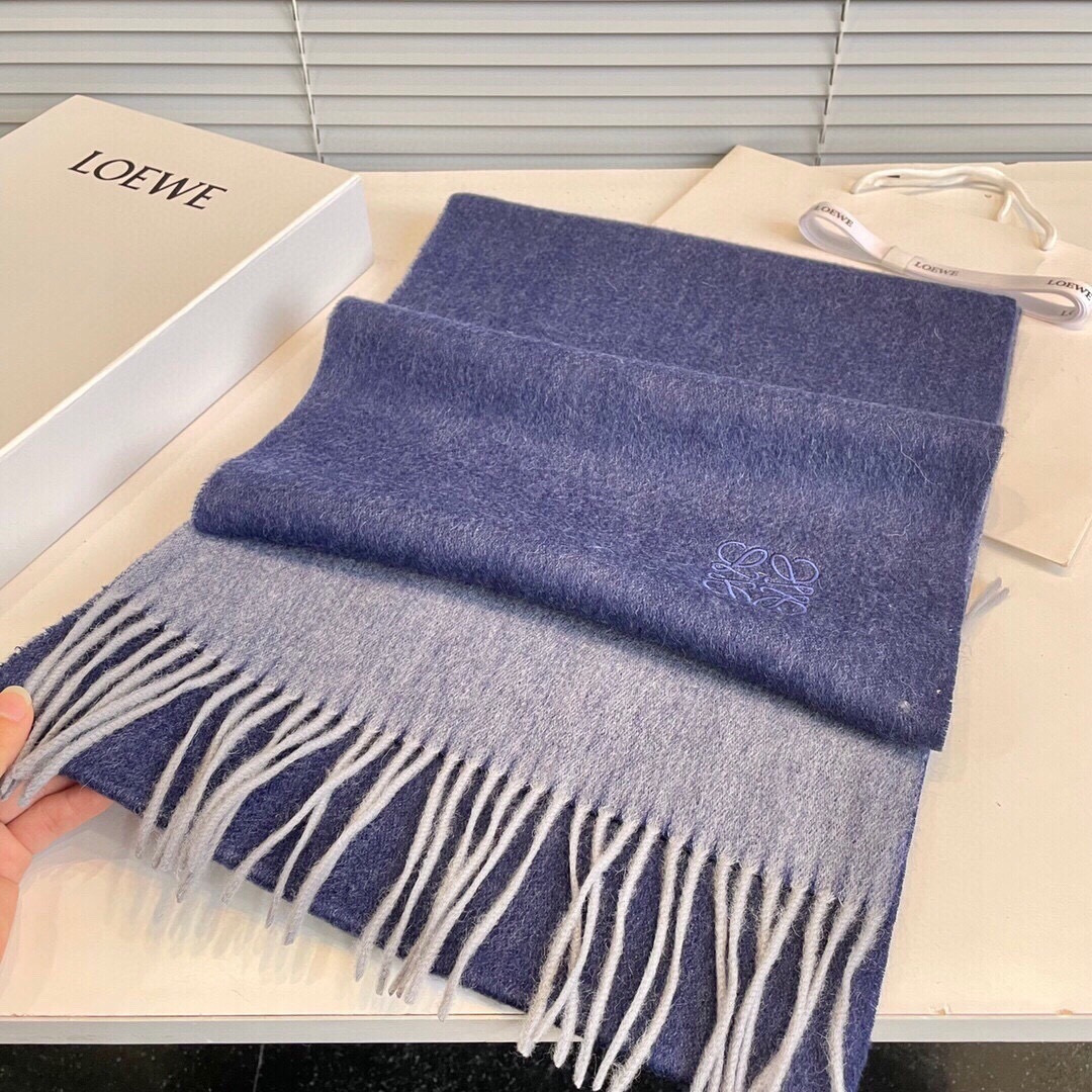 Loewe罗意威今年最新的订单(讲真，送人自用百分推荐)SviP推荐(自留.品质绝对放心).真心觉得可以